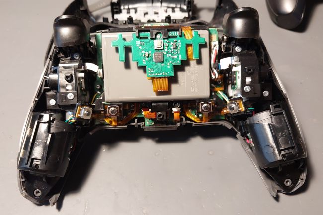 SCUF PS5 pults remonts Rīgā stick drift analoga nomaiņa