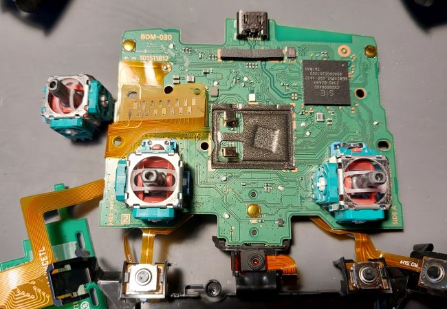 SCUF PS5 pults remonts Rīgā stick drift analoga nomaiņa