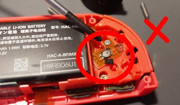 Nintendo Switch Joy-Con ZR pogas remonts Rīgā