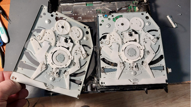 PS4 neievelk disku - disku mehānisma remonts Rīgā