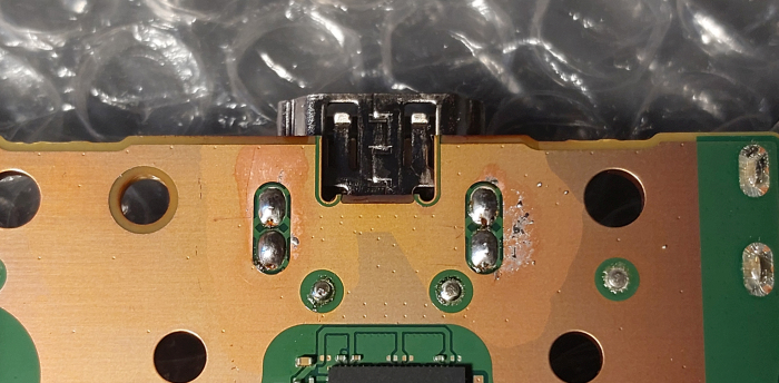 PS5 Pro не показывает изображение после падения — замена HDMI разъёма в Риге