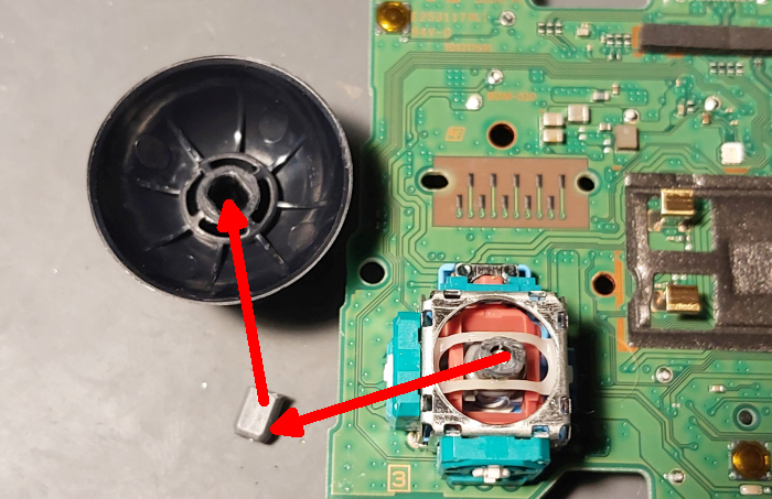 PS5 DualSense pults remonts Rīgā — salauzta kreisā analogā mehānisma nomaiņa