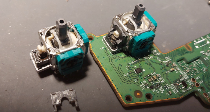 Xbox One pults remonts — analoga nomaiņa un stick drift novēršana Rīgā