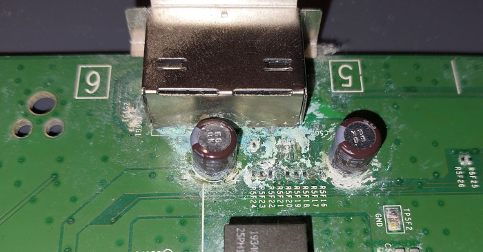 💀 Xbox One Fat после попадания жидкости — когда ремонт платы уже не имеет смысла 